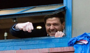 Rangers banner flown over Celtic match as Gerrard's side close in on title