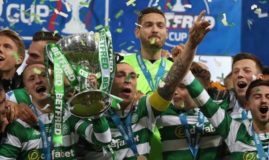 Photo: Bhoys pay tribute to Celtic legend Scott Brown | The Celtic Sta