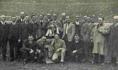 In 1937 Celtic had some great players including Jimmy Delaney on the r