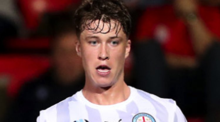CELTIC DEFENDER IN CRUNCH TALKS