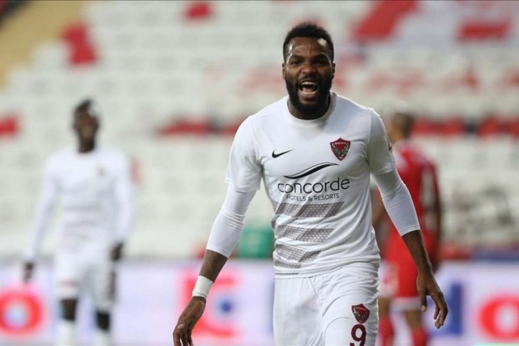 Celtic reportedly interested in Aaron Boupendza but face Premier Leagu