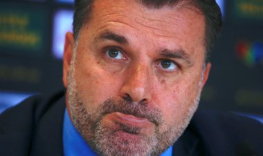 “I feel sorry for the guy” - Former Celtic legend pleads with fans to give Postecoglou time
