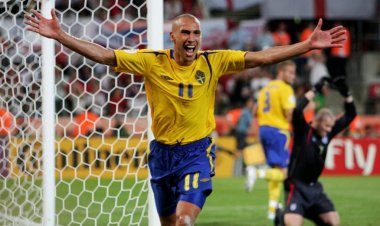 Former Celtic man Donnelly, Manchester United, both share class Henrik Larsson throwbacks - 67 Hail Hail