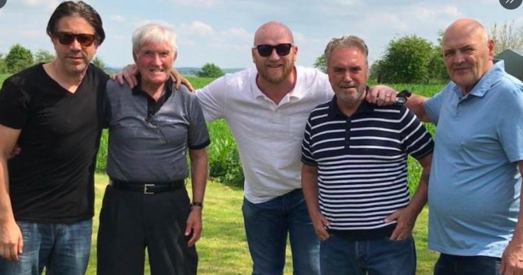 Lisbon Lion Bertie Auld in great form as he sings with John Hartson