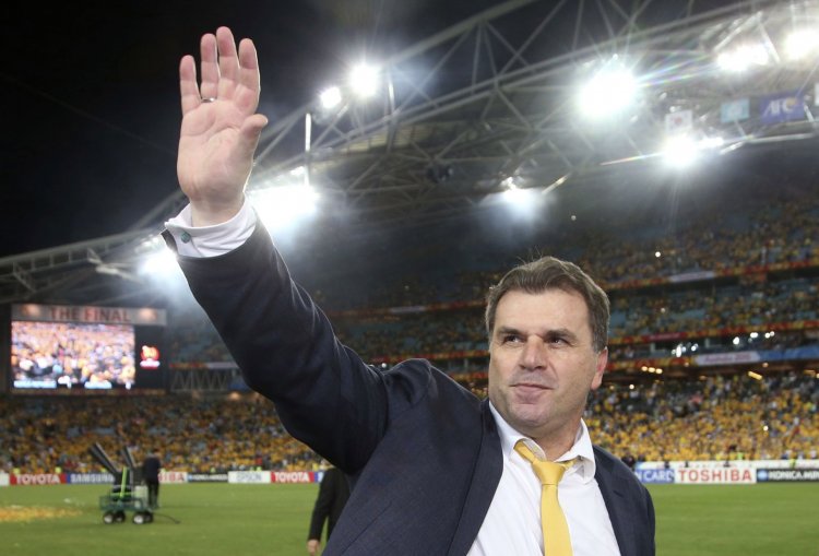 Ange Postecoglou's Celtic move could be delayed | Neos Kosmos