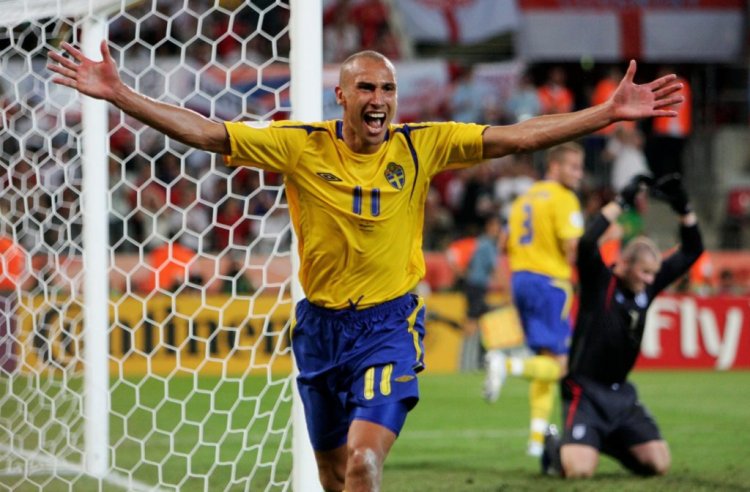 Former Celtic man Donnelly, Manchester United, both share class Henrik Larsson throwbacks - 67 Hail Hail