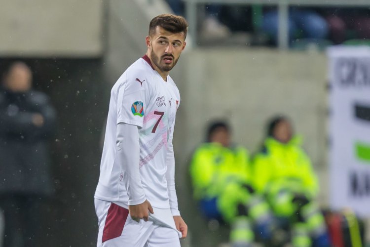 West Ham fans are raging after ExWHUemployee's 2019 Donyell Malen tweet resurfaces - Hammers News