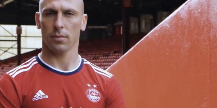 Fresh Scott Brown Image Will Confuse Celtic Supporters