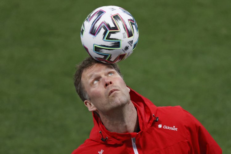 Supporters delight in seeing former Celtic man Morten Wieghorst at Euros; tip him for role - 67 Hail Hail