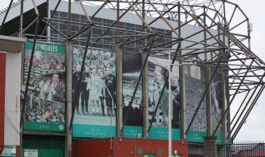 Tom English incredibly attacks Celtic fans. The hypocrisy is real in two tweets