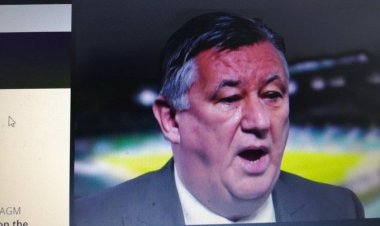 Peter Lawwell lingers on at Celtic