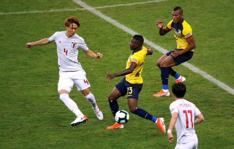 Celtic considering move for Ko Itakura