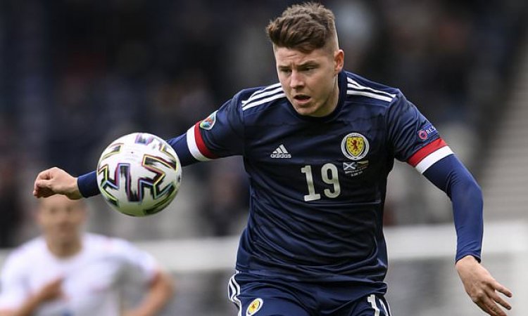 Celtic eyeing up move for Hibernian striker Kevin Nisbet