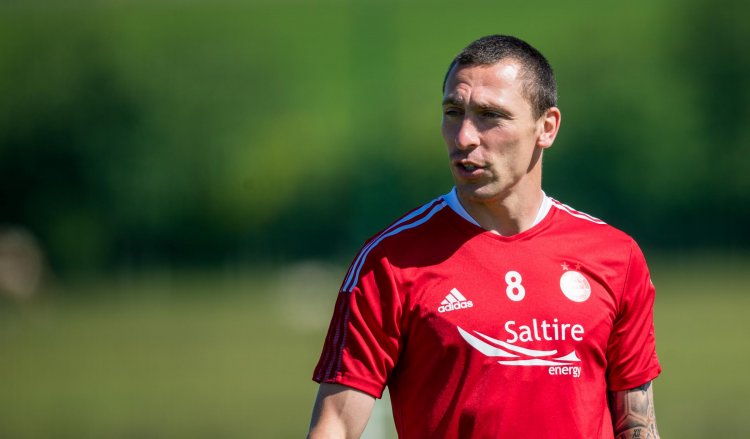 Ex-Celtic skipper Scott Brown should be handed Aberdeen captain's armband now, says ex-Dons ace