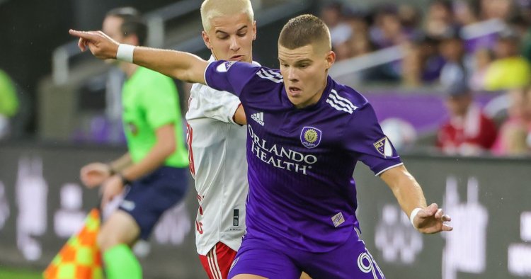 Celtic, Rangers and Aberdeen fans on alert over Chris Mueller signing