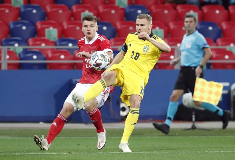 Celtic: Fans react to Carl Starfelt’s display v AZ Alkmaar
