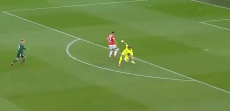 Video: AZ Alkmaar equalise after goalkeeping mistake | The Celtic Star