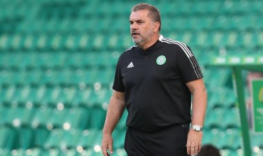 Celtic won’t make a change in terms of a managerial role- former hoops striker believes club will stand with Ange