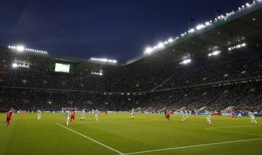 Leverkusen wünderkind Wirtz preparing for "fan madness" at Celtic Park